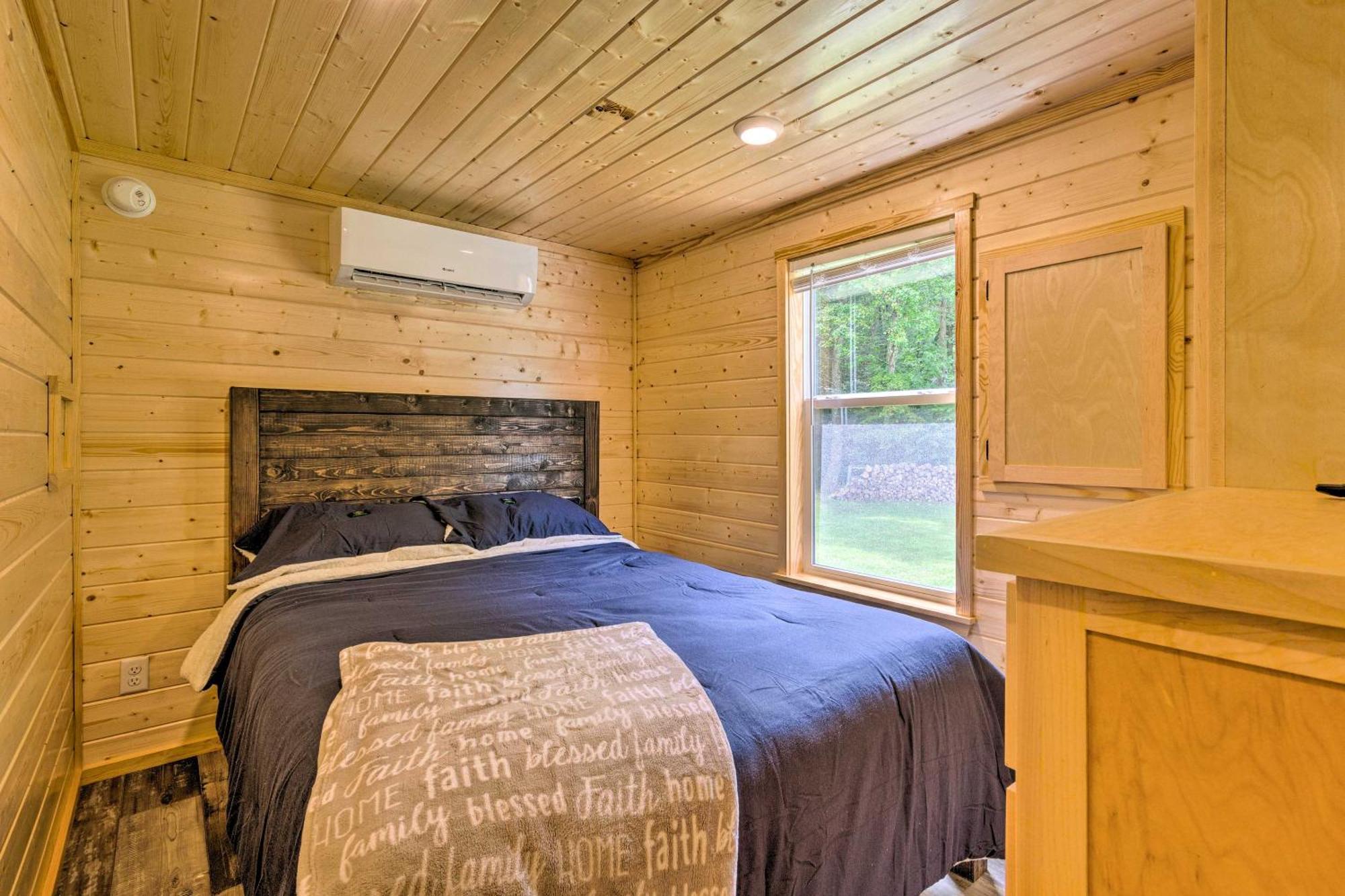 Quaint Mtn Cabin Tiny Living Near Big Adventure Brevard Esterno foto